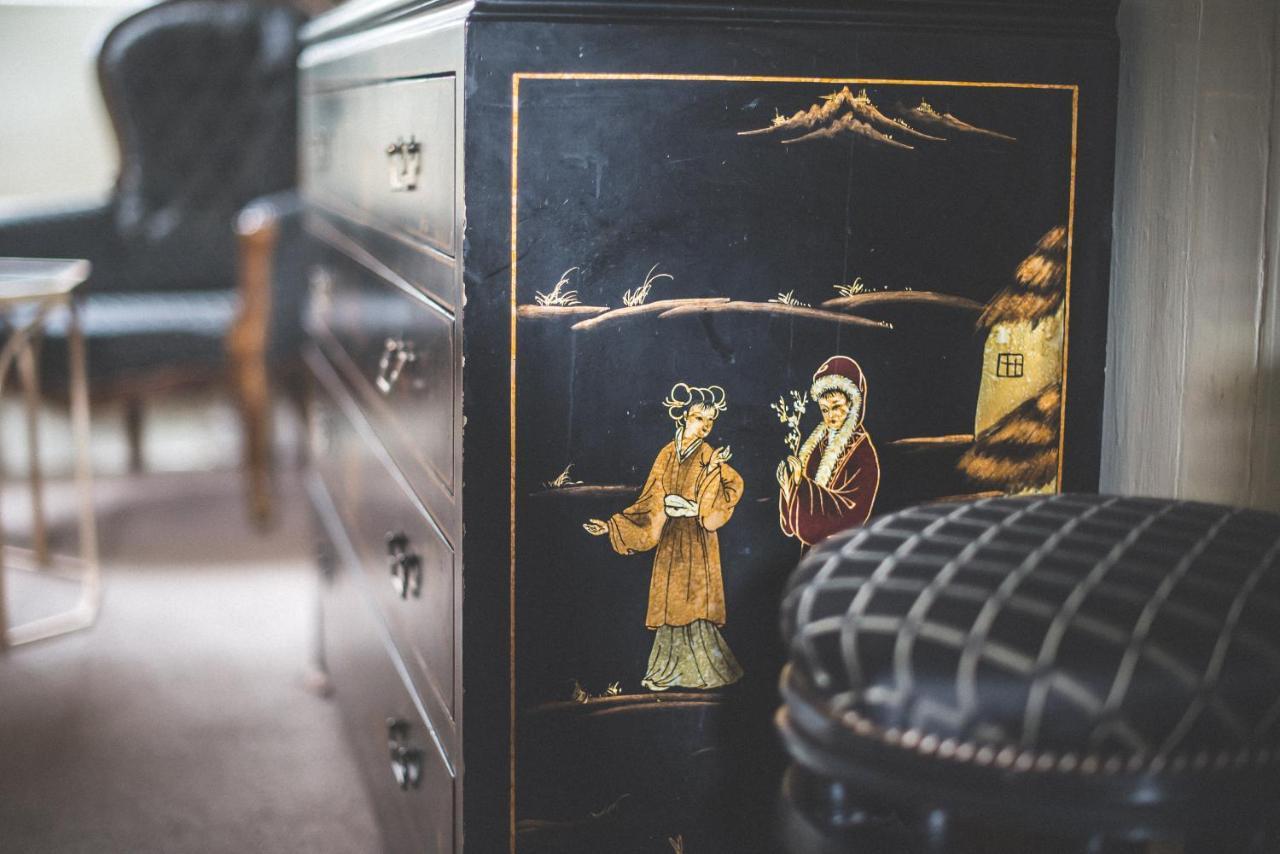 Jeakes House Bed & Breakfast Rye Exterior photo A Chinese-style cabinet