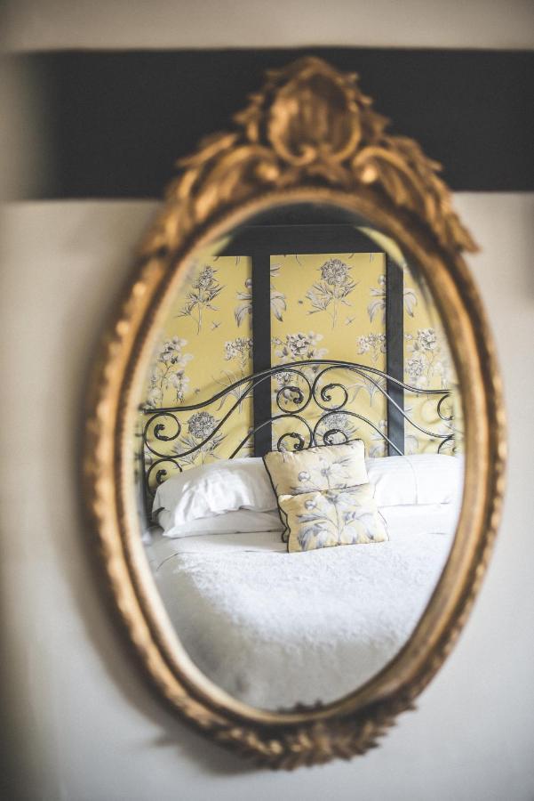 Jeakes House Bed & Breakfast Rye Exterior photo A mirror